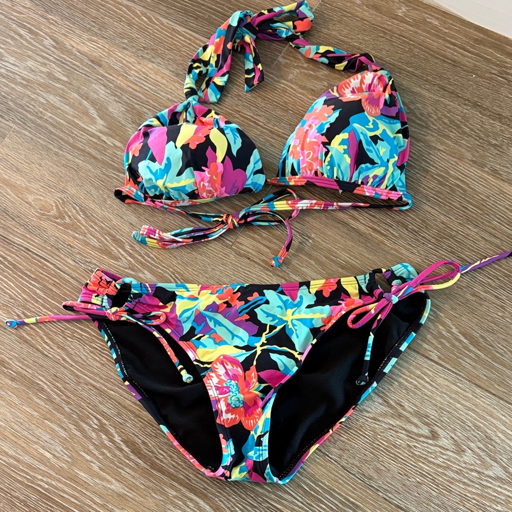 Never Worn- Roxy Multicolor Floral Bikini (Medium)